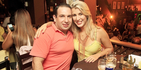 Anderson Valente e Laís Silva em point da cidade